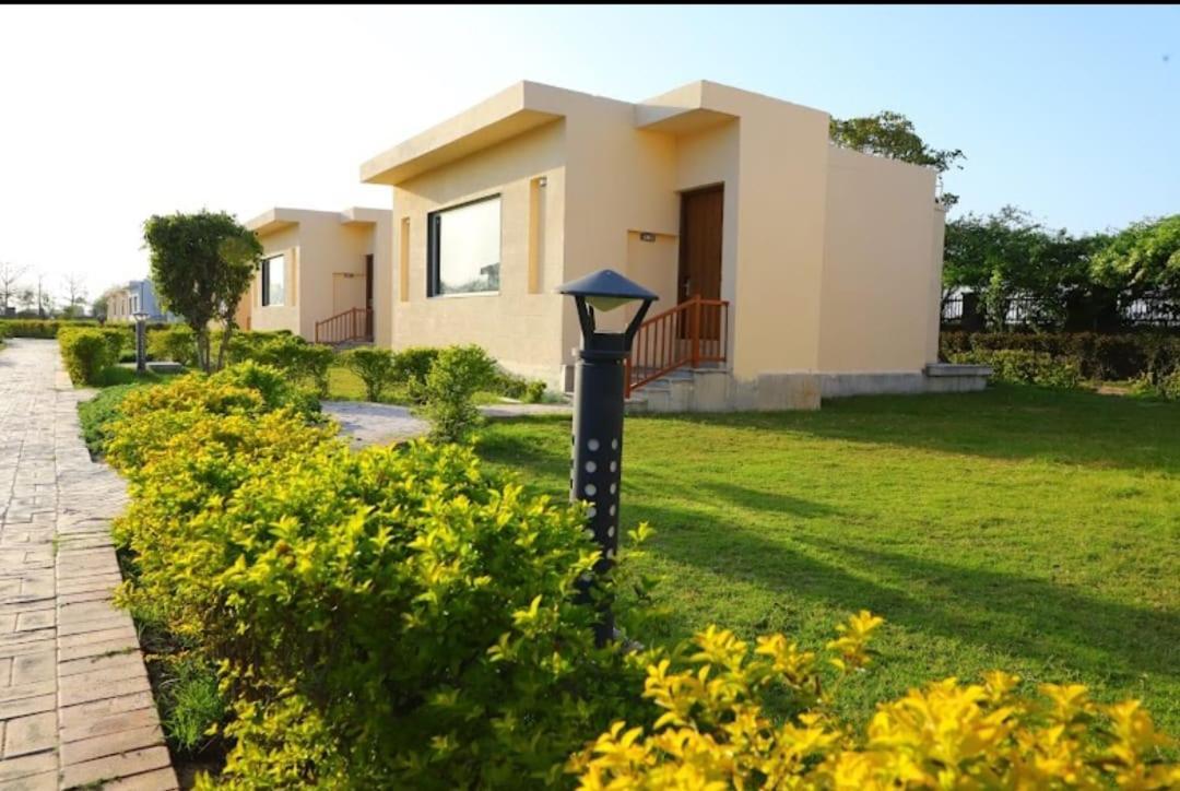 Haritma Resort Delhi  Buitenkant foto